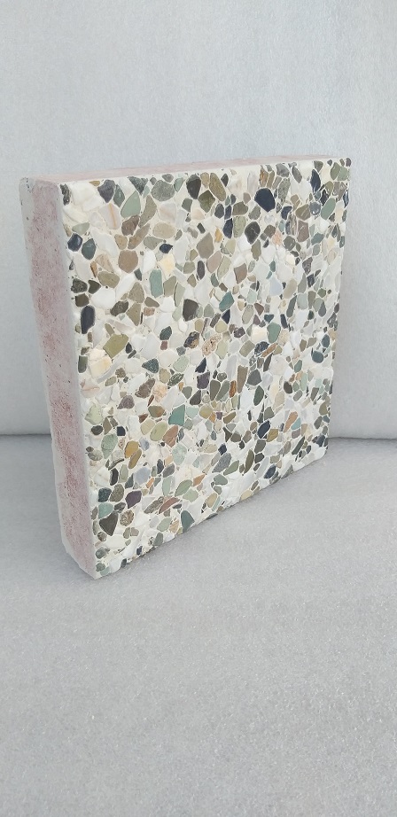 واش بتن آنتیک سنگدانه رودخانه ای و سفید با زمینه سفید