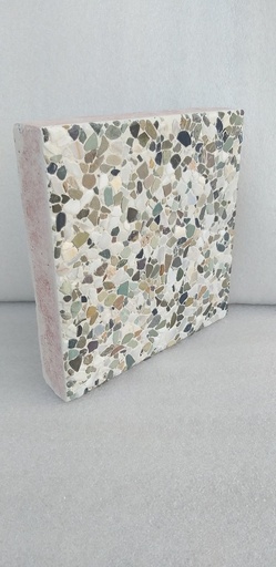 واش بتن آنتیک سنگدانه رودخانه ای و سفید با زمینه سفید